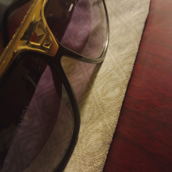 Louis Vuitton evidence woman sunglasses 100%authentic. Reat shape - Picture 9 of 10